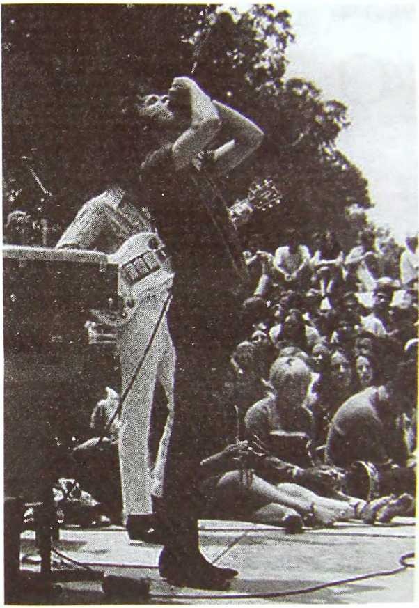 Иллюстрация к книге — Шаман. Скандальная биография Джима Моррисона [i_057.jpg]