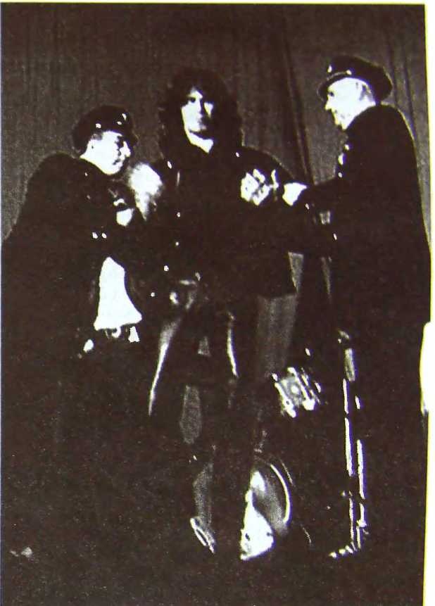 Иллюстрация к книге — Шаман. Скандальная биография Джима Моррисона [i_066.jpg]