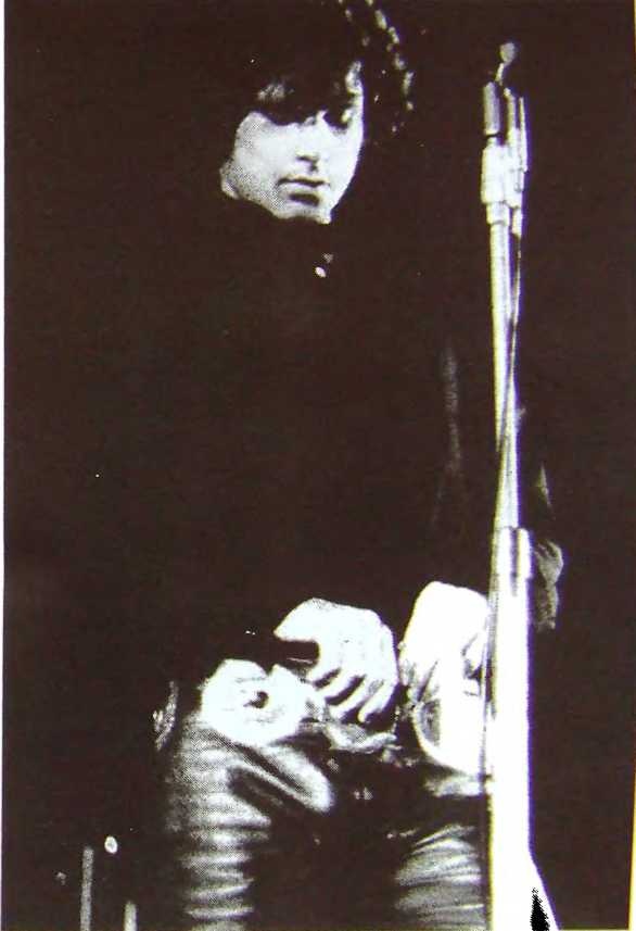 Иллюстрация к книге — Шаман. Скандальная биография Джима Моррисона [i_080.jpg]