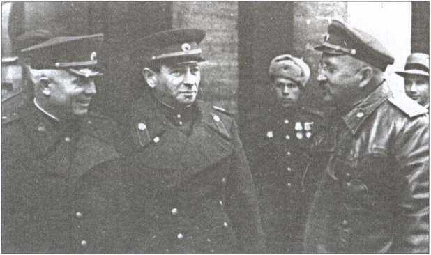 Иллюстрация к книге — Мехлис. Тень вождя [i_029.jpg]