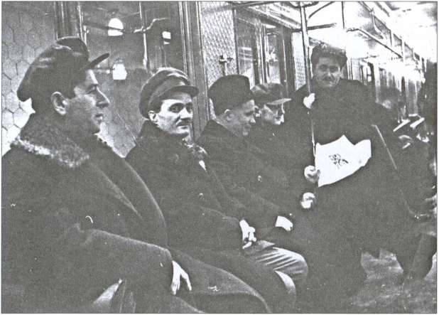 Иллюстрация к книге — Мехлис. Тень вождя [i_030.jpg]