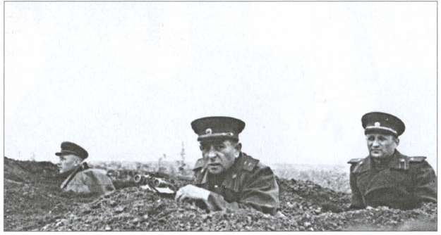 Иллюстрация к книге — Мехлис. Тень вождя [i_036.jpg]