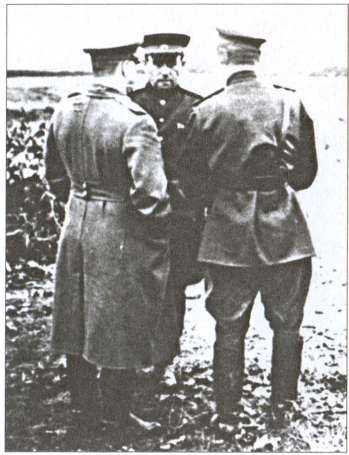 Иллюстрация к книге — Мехлис. Тень вождя [i_037.jpg]