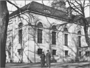 Иллюстрация к книге — "Тигры" в снегу. Мемуары танкового аса [i_030.jpg]