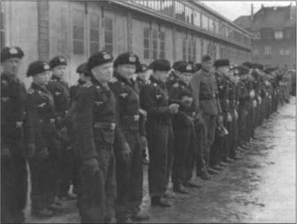 Иллюстрация к книге — "Тигры" в снегу. Мемуары танкового аса [i_050.jpg]