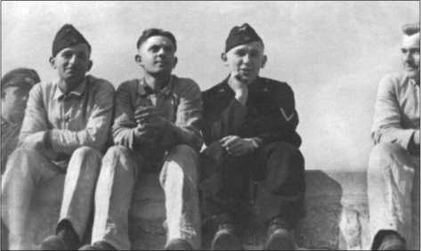 Иллюстрация к книге — "Тигры" в снегу. Мемуары танкового аса [i_052.jpg]