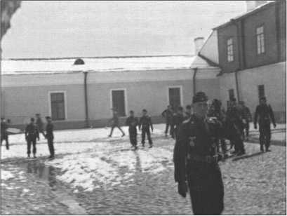 Иллюстрация к книге — "Тигры" в снегу. Мемуары танкового аса [i_103.jpg]