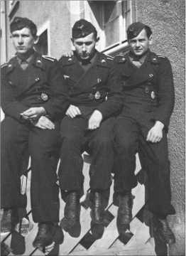 Иллюстрация к книге — "Тигры" в снегу. Мемуары танкового аса [i_198.jpg]