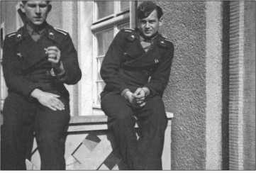 Иллюстрация к книге — "Тигры" в снегу. Мемуары танкового аса [i_199.jpg]