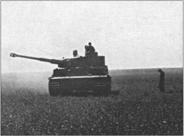 Иллюстрация к книге — "Тигры" в снегу. Мемуары танкового аса [i_241.jpg]