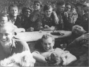 Иллюстрация к книге — "Тигры" в снегу. Мемуары танкового аса [i_276.jpg]