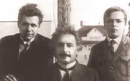 Иллюстрация к книге — Эйнштейн [i_027.jpg]