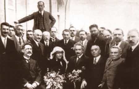 Иллюстрация к книге — Эйнштейн [i_033.jpg]