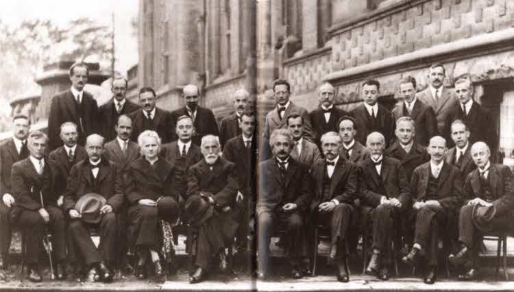 Иллюстрация к книге — Эйнштейн [i_039.jpg]