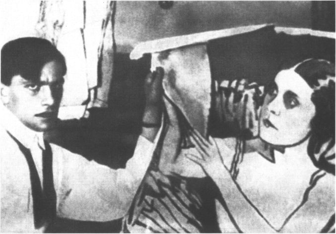 Иллюстрация к книге — Маяковский. Самоубийство [i_012.jpg]