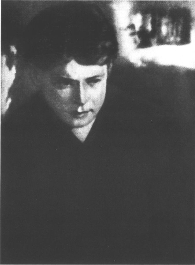 Иллюстрация к книге — Маяковский. Самоубийство [i_024.jpg]