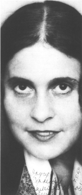 Иллюстрация к книге — Маяковский. Самоубийство [i_030.jpg]