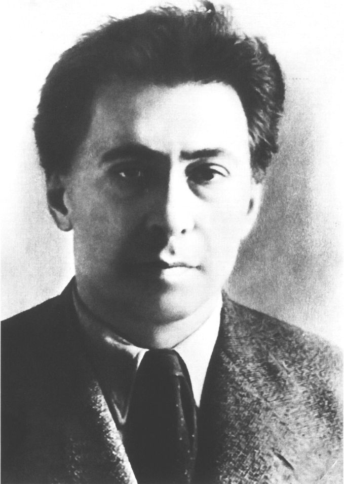 Иллюстрация к книге — Маяковский. Самоубийство [i_034.jpg]