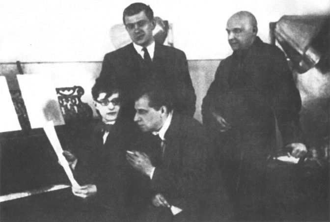 Иллюстрация к книге — Маяковский. Самоубийство [i_039.jpg]