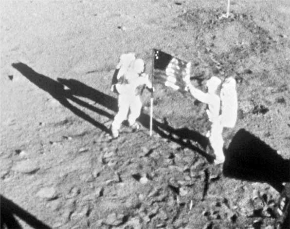 Иллюстрация к книге — Тайны космонавтики [i_021.jpg]