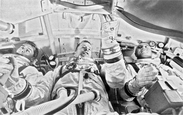 Иллюстрация к книге — Тайны космонавтики [i_025.jpg]