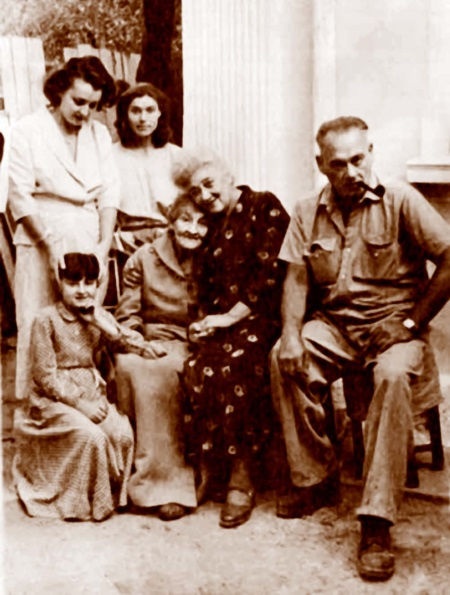 Иллюстрация к книге — Мои королевы. Раневская, Зелёная, Пельтцер [i_016.jpg]