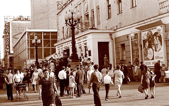 Иллюстрация к книге — Мои королевы. Раневская, Зелёная, Пельтцер [i_074.jpg]