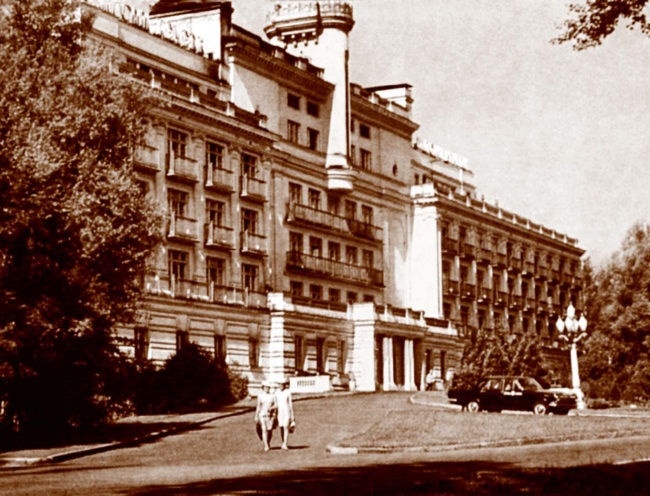 Иллюстрация к книге — Мои королевы. Раневская, Зелёная, Пельтцер [i_077.jpg]