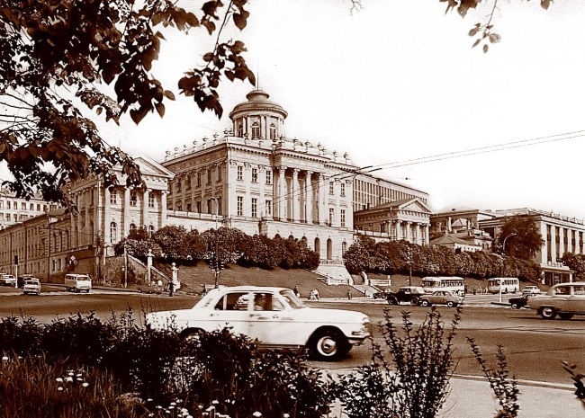 Иллюстрация к книге — Мои королевы. Раневская, Зелёная, Пельтцер [i_082.jpg]