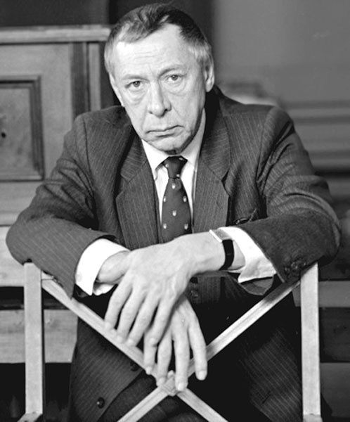 Иллюстрация к книге — Галина Волчек. В зеркале нелепом и трагическом [_037.jpg]