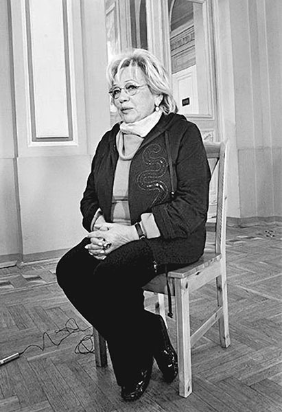 Иллюстрация к книге — Галина Волчек. В зеркале нелепом и трагическом [_091.jpg]