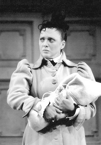 Иллюстрация к книге — Галина Волчек. В зеркале нелепом и трагическом [_133.jpg]