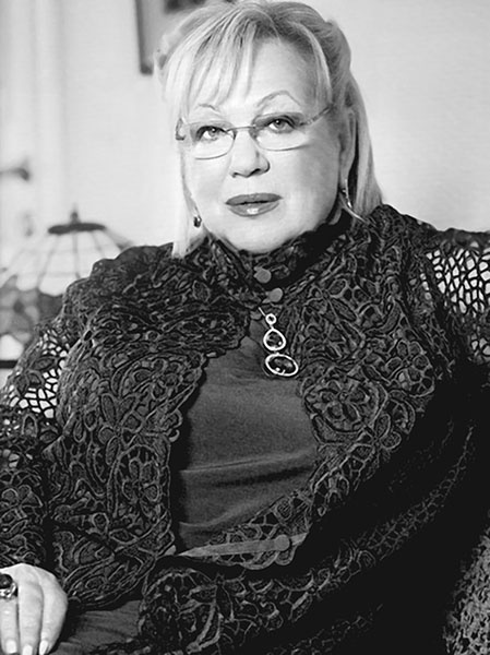 Иллюстрация к книге — Галина Волчек. В зеркале нелепом и трагическом [_211.jpg]