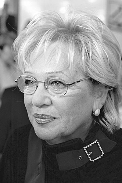 Иллюстрация к книге — Галина Волчек. В зеркале нелепом и трагическом [_229.jpg]