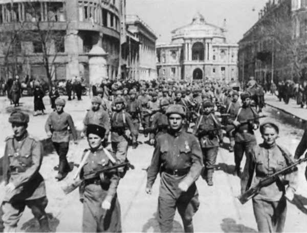 Иллюстрация к книге — Берзарин [i_045.jpg]