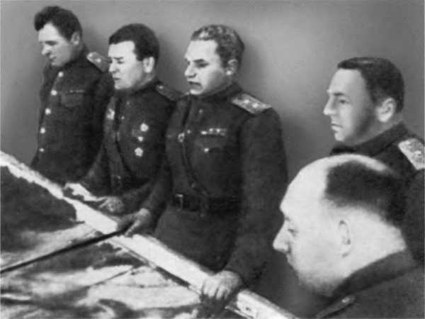 Иллюстрация к книге — Берзарин [i_053.jpg]