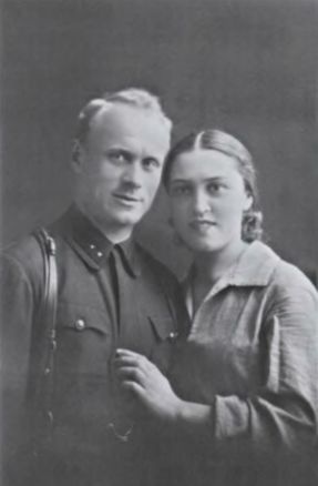 Иллюстрация к книге — Записки из чемодана. Тайные дневники первого председателя КГБ, найденные через 25 лет после его смерти [i_015.jpg]