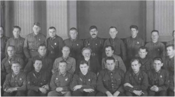 Иллюстрация к книге — Записки из чемодана. Тайные дневники первого председателя КГБ, найденные через 25 лет после его смерти [i_029.jpg]