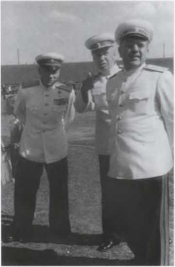 Иллюстрация к книге — Записки из чемодана. Тайные дневники первого председателя КГБ, найденные через 25 лет после его смерти [i_043.jpg]