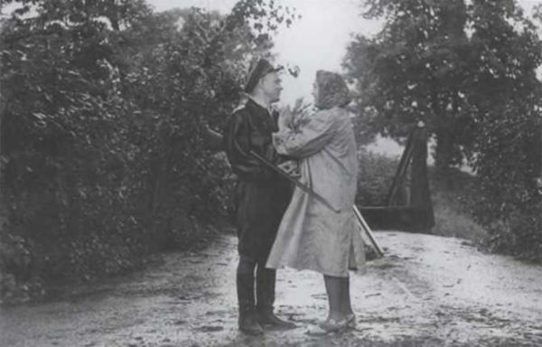 Иллюстрация к книге — Записки из чемодана. Тайные дневники первого председателя КГБ, найденные через 25 лет после его смерти [i_051.jpg]