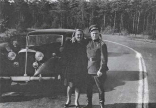 Иллюстрация к книге — Записки из чемодана. Тайные дневники первого председателя КГБ, найденные через 25 лет после его смерти [i_053.jpg]