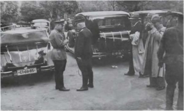 Иллюстрация к книге — Записки из чемодана. Тайные дневники первого председателя КГБ, найденные через 25 лет после его смерти [i_055.jpg]