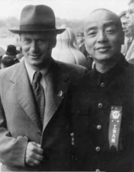 Иллюстрация к книге — Записки из чемодана. Тайные дневники первого председателя КГБ, найденные через 25 лет после его смерти [i_078.jpg]