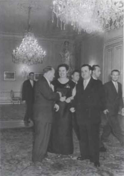 Иллюстрация к книге — Записки из чемодана. Тайные дневники первого председателя КГБ, найденные через 25 лет после его смерти [i_085.jpg]