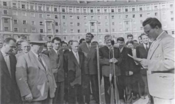 Иллюстрация к книге — Записки из чемодана. Тайные дневники первого председателя КГБ, найденные через 25 лет после его смерти [i_086.jpg]