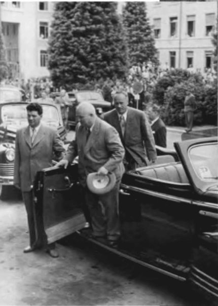 Иллюстрация к книге — Записки из чемодана. Тайные дневники первого председателя КГБ, найденные через 25 лет после его смерти [i_088.jpg]