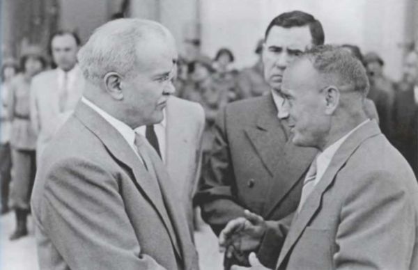 Иллюстрация к книге — Записки из чемодана. Тайные дневники первого председателя КГБ, найденные через 25 лет после его смерти [i_092.jpg]