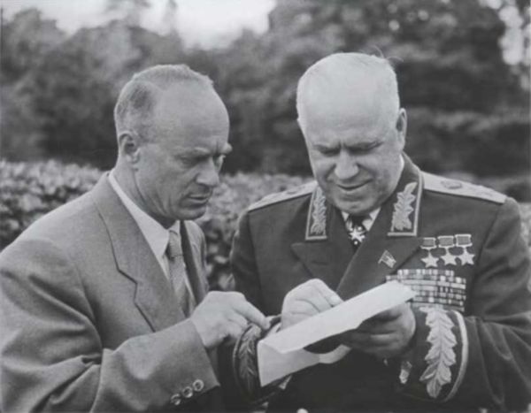 Иллюстрация к книге — Записки из чемодана. Тайные дневники первого председателя КГБ, найденные через 25 лет после его смерти [i_094.jpg]