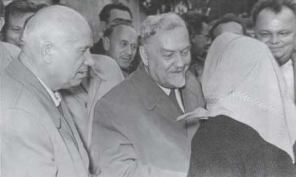 Иллюстрация к книге — Записки из чемодана. Тайные дневники первого председателя КГБ, найденные через 25 лет после его смерти [i_109.jpg]