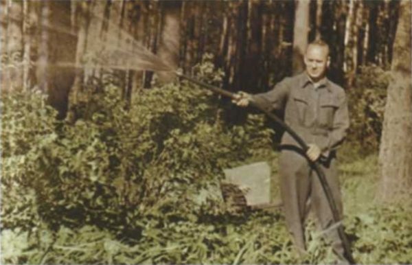 Иллюстрация к книге — Записки из чемодана. Тайные дневники первого председателя КГБ, найденные через 25 лет после его смерти [i_115.jpg]